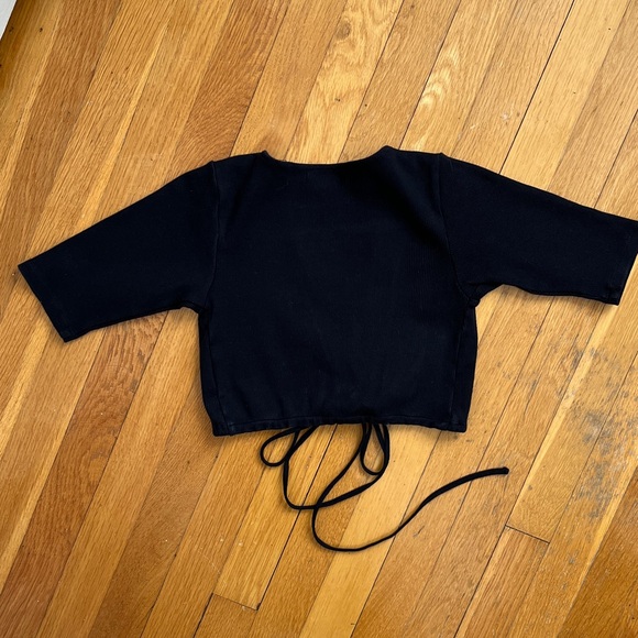 Motel Quarter Sleeve Tight Fit Tie Front Open V Crop Top Blouse Tee Size S - Picture 12 of 12